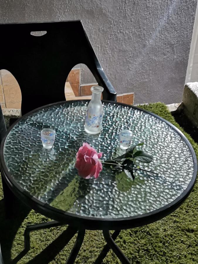 Frasta'S Rose Apartment Plaka  Luaran gambar